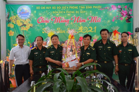Bộ CHQS tỉnh Bình Phước thăm, chúc Tết các đơn vị đóng quân trên địa bàn huyện Bù Đốp