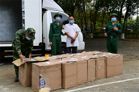 Bộ đội Biên phòng tỉnh Bình Phước bắt vụ vận chuyển gần 7000 bao thuốc lá lậu