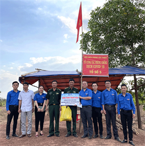 Huyện đoàn Bàu Bàng, tỉnh Bình Dương tặng công trình thanh niên tại Đồn Biên phòng Lộc Thiện