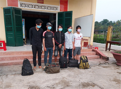 Bắt 5 đối tượng vượt biên trái phép