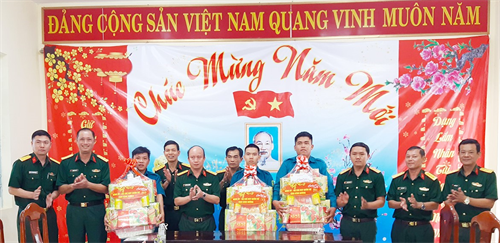 Bộ CHQS tỉnh Bình Dương thăm, chúc tết LLVT huyện Bù Đốp, tỉnh Bình Phước