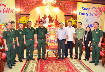 Thiếu tướng Đỗ Văn Bảnh, Phó Chính ủy Quân khu thăm, chúc Tết tại tỉnh Tây Ninh