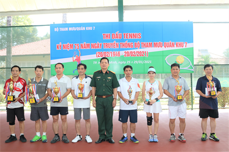 Bộ Tham mưu Quân khu 7 bế mạc giải quần vợt chào mừng Ngày truyền thống