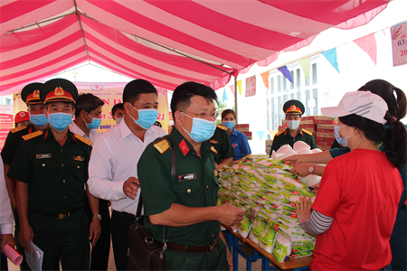 Trên 1,4 tỷ đồng Tết quân dân điểm tại huyện Định Quán, tỉnh Đồng Nai