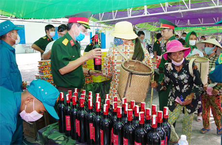 Tết quân dân ở xã Phan Dũng