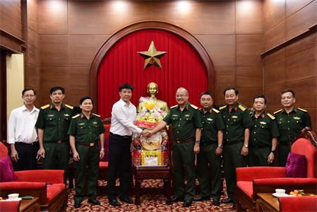 Tỉnh ủy –UBND tỉnh Bình Dương thăm chúc Tết Bộ Tư lệnh Quân khu
