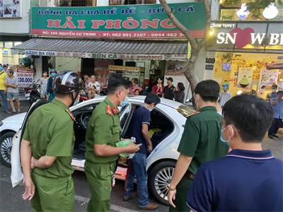 Ban CHQS Quận 1 phối hợp bắt đối tượng tàng trữ trái phép chất ma túy