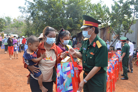 Đầm ấm “Tết quân – dân” ở Bình Phước