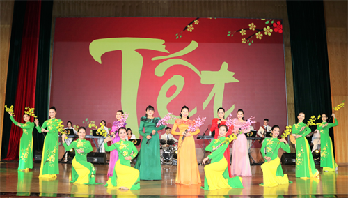 Rực rỡ sắc màu chương trình nghệ thuật “Mừng xuân, dâng Đảng”