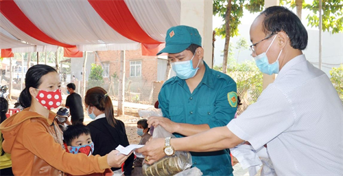 Ấm áp “Tết quân - dân” năm 2021 tại xã Phước Tín