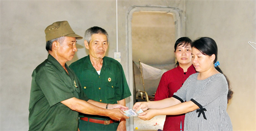 Nêu gương sáng làm theo lời Bác