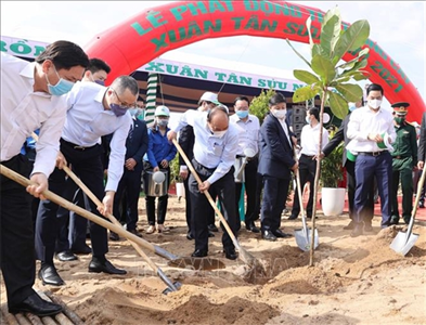 Thủ tướng Nguyễn Xuân Phúc dự lễ phát động Tết trồng cây đời đời nhớ ơn Bác Hồ tại Phú Yên