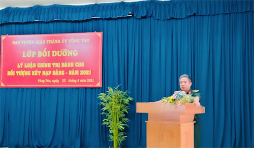 Thành phố Vũng Tàu bồi dưỡng chính trị cho đối tượng kết nạp Đảng trong thanh niên chuẩn bị nhập ngũ