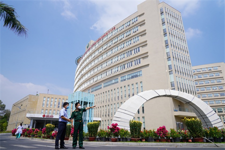 Những người lính Blouse trắng vững bám Trường Sa bằng trái tim, xương máu