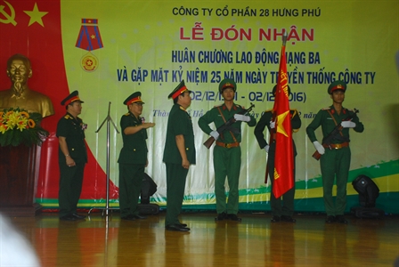 Công ty cổ phần 28 Hưng Phú thuộc Tổng công ty 28 đón nhận Huân chương lao động hạng 3