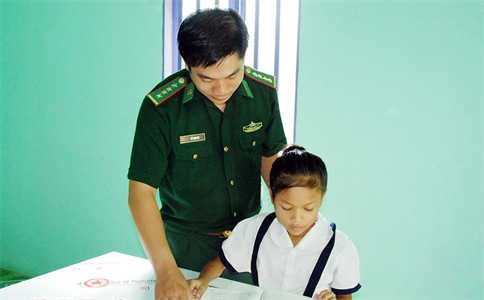 Tận tâm với học sinh nghèo vùng biên