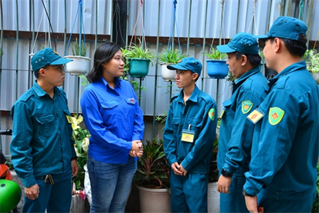 Nhâm Nhã Tiên - Nữ thủ lĩnh đoàn tình nguyện nhập ngũ