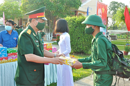 Thị xã Kiến Tường, tỉnh Long An giao nhận quân nhanh, gọn, đảm bảo an toàn