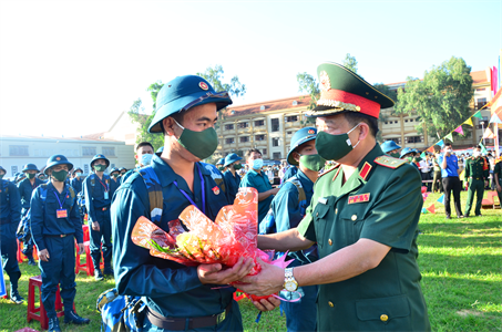 Thanh niên thành phố Long Khánh, tỉnh Đồng Nai hăng hái lên đường nhập ngũ