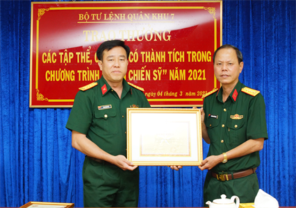 Tặng bằng khen cho các doanh nghiệp đồng hành cùng “Xuân chiến sĩ 2021”