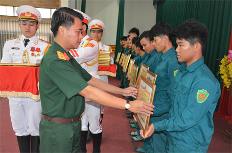 Bế mạc huấn luyện đại đội dân quân thường trực đợt 2