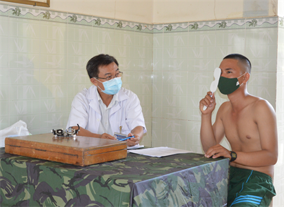 Khám phúc tra sức khỏe chiến sĩ mới