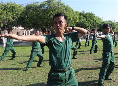 Chiến sĩ mới Trung đoàn 738 tự giác học tập, rèn luyện ngay tuần đầu trong quân ngũ