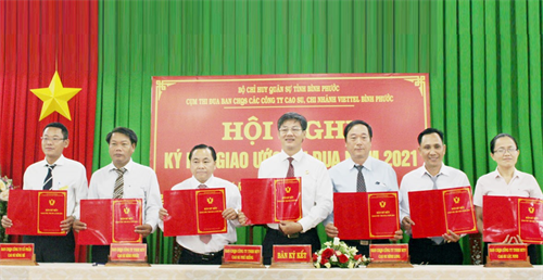 LLVT tỉnh Bình Phước và Công ty Cao su tăng cường phối hợp