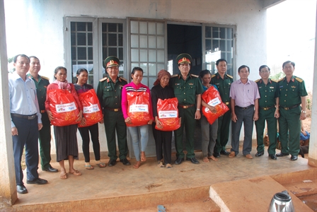 Giữ vững phên dậu lòng dân