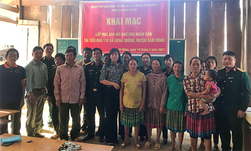 Mở lớp học xóa mù chữ tại Tiểu khu 179
