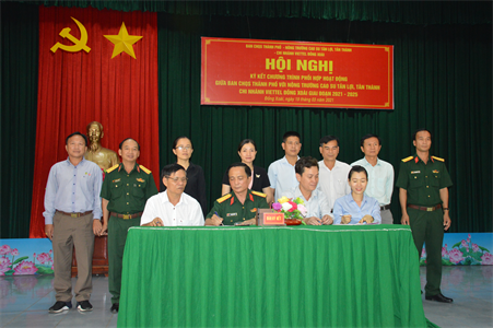 Ban CHQS thành phố Đồng Xoài ký kết phối hợp hoạt động với các Nông trường Cao su và Chi nhánh Viettel