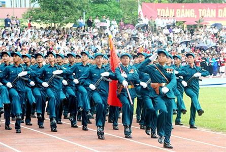 Tập trung huấn luyện dân quân tự vệ sát với nhu cầu của địa phương