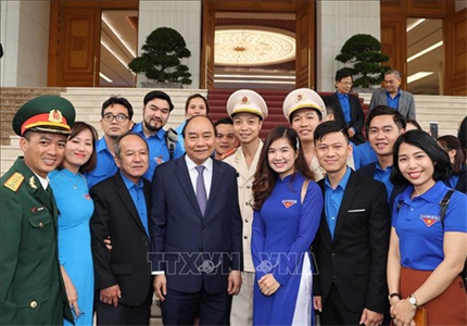 Thủ tướng Nguyễn Xuân Phúc gặp mặt các thế hệ cán bộ Đoàn Thanh niên