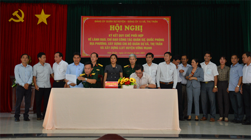 Đảng ủy Quân sự huyện Hớn Quản ký kết quy chế phối hợp với Đảng ủy 13 xã, thị trấn giai đoạn 2021-2025