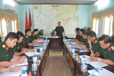 Chủ nhiệm Chính trị Quân khu kiểm tra Lữ đoàn Công binh 25 và Lữ đoàn Tăng thiết giáp 26