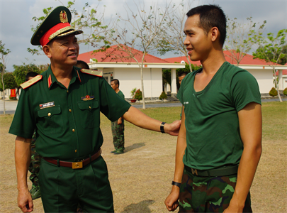 Tư lệnh Quân khu kiểm tra các đơn vị