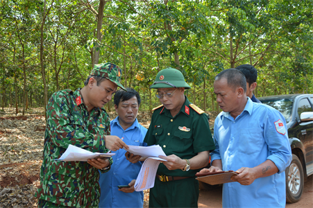 Ban Chỉ đạo 515 tỉnh Bình Phước khảo sát thông tin mộ liệt sĩ tại huyện Lộc Ninh