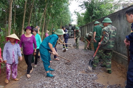 Lữ đoàn 25 làm công tác dân vận tại huyện Định Quán (Đồng Nai)