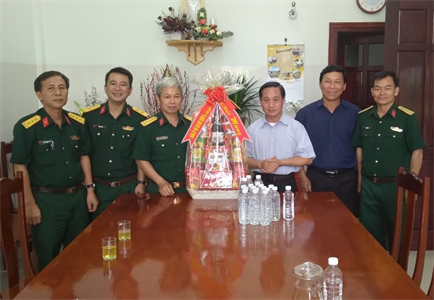 Thăm, tặng quà các giáo xứ, giáo họ nhân Lễ Phục sinh năm 2021