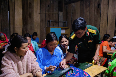 Cắm bản “Gieo” chữ