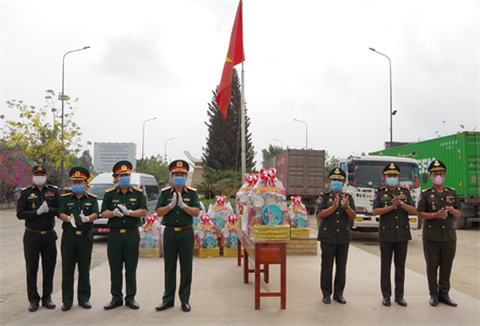 Bộ Tư lệnh Quân khu 7 chúc Tết các đơn vị kết nghĩa Quân đội Hoàng gia Campuchia