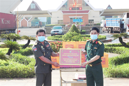 Bộ CHQS tỉnh Lâm Đồng Chúc tết Tiểu Khu Quân sự tỉnh SiemReap