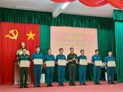 Huyện Phú Giáo, tỉnh Bình Dương: Tổng kết công tác tuyển quân năm 2021 và sơ kết 6 năm thực hiện Luật Nghĩa vụ quân sự năm 2015