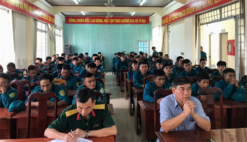 Huyện Đức Trọng, tỉnh Lâm Đồng huấn luyện sẵn sàng chiến đấu cho lực lượng dân quân