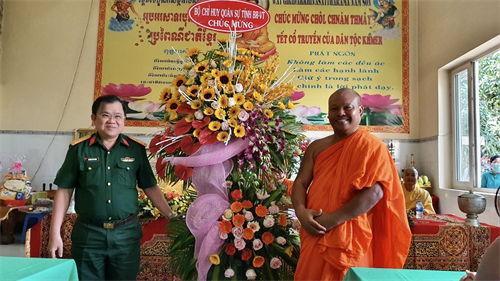 Bộ CHQS tỉnh Bà Rịa - Vũng Tàu thăm, chúc Tết cổ truyền Chôl Chnăm Thmay của đồng bào Khmer