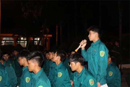 Chỉ huy trưởng Bộ CHQS tỉnh Đồng Nai đối thoại với dân quân thường trực