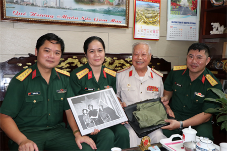 Kỷ vật kháng chiến, sống dậy một thời hào hùng tuổi trẻ