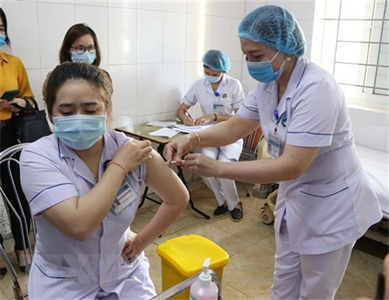 Việt Nam đã có 67.789 người được tiêm chủng vaccine Covid-19