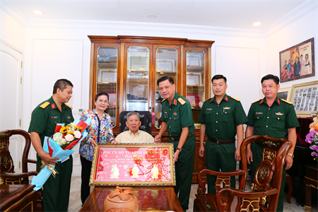 Bộ Tư lệnh Quân khu 7 chúc mừng sinh nhật Thượng tướng Phan Trung Kiên