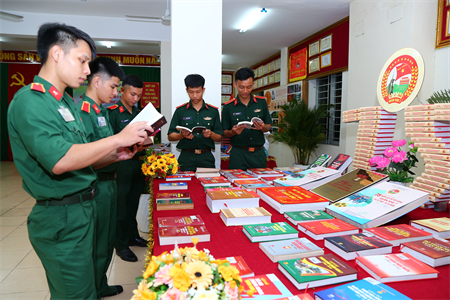 Trường Sĩ quan Kỹ thuật quân sự sôi nổi Ngày sách Việt Nam lần thứ 8